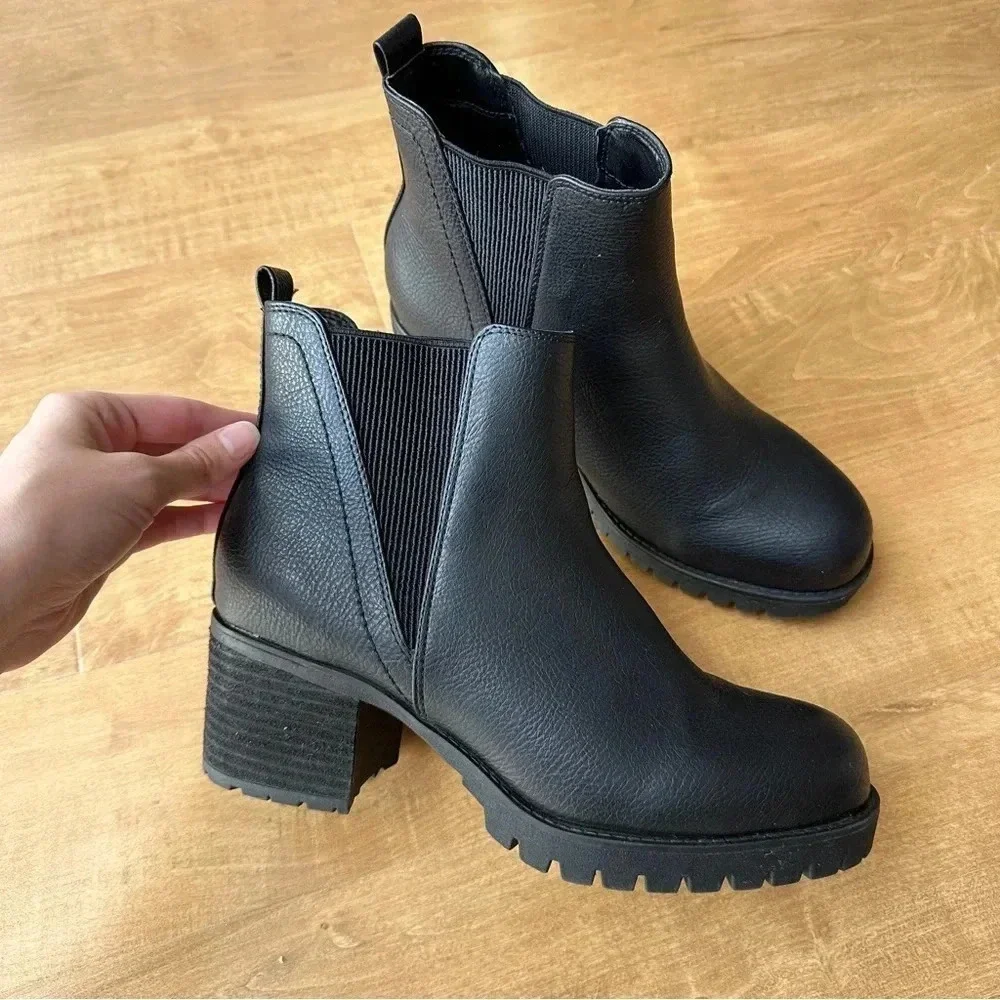Mia Jody Chelsea Boot, Black, Women’s Heeled Leather Booties, Size 9M
